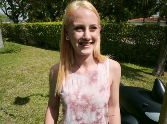 MOFOS2018-04-11小金发美穴张开