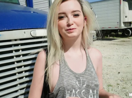 MOFOS2018-03-22金发少女为了搭车猛烈做爱