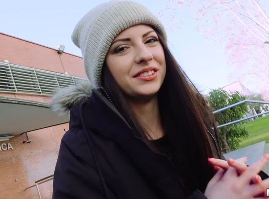 MOFOS2018-02-11意大利小可爱在学校骑阳具