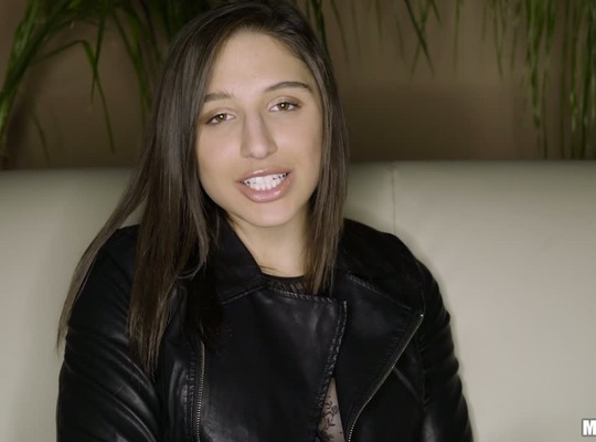 MOFOS2018-02-15邦达姆美女阿贝拉危险