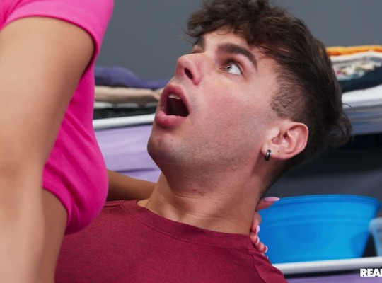 REALITYKINGS2024-12-05抓了一些宿舍阳具