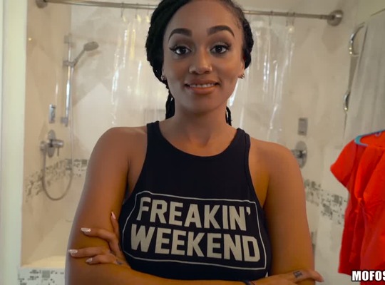 MOFOS2017-03-26大屁股护士治愈了生病的男友