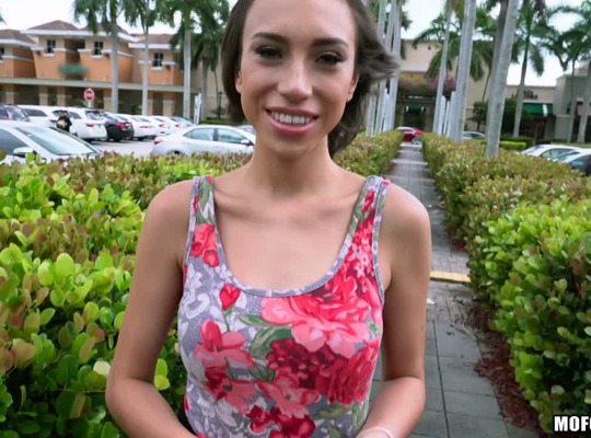 MOFOS2017-01-25色情狂在外面被猛干