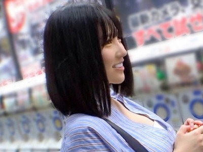 骑兵破解GANA-2303 マジ軟派、初撮。 1496 ガチャガチャの前をうろつく金欠女子と急接近！インタビューの謝礼として課金しまくって服を脱がすと、色白F乳のSSR