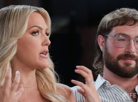 WIFEY2025-03-20萨薇和亚历克斯金发辣妻骑巨大阳具