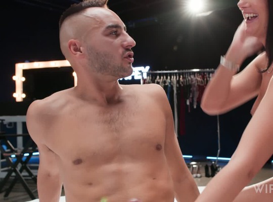 WIFEY2025-03-19西耶娜和洛根丈夫观看妻子被双插