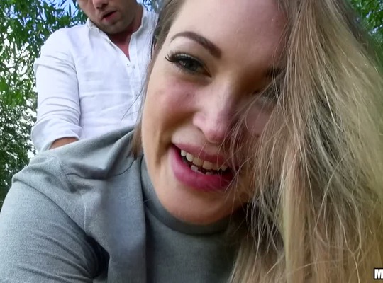 MOFOS2016-08-25丰满的英国女子制作了业余色情录像带