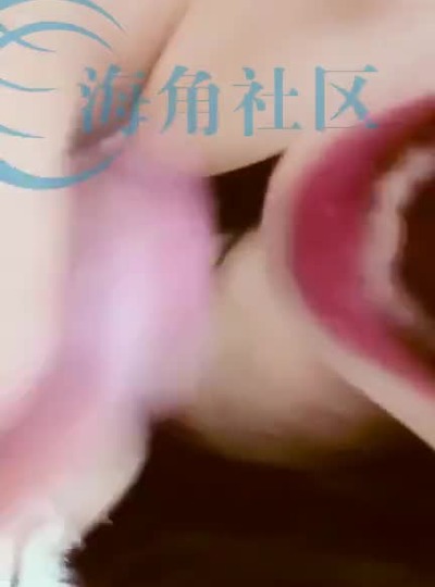 姐姐跪在地上帮我口交乳交深喉爆射到好呕吐不止