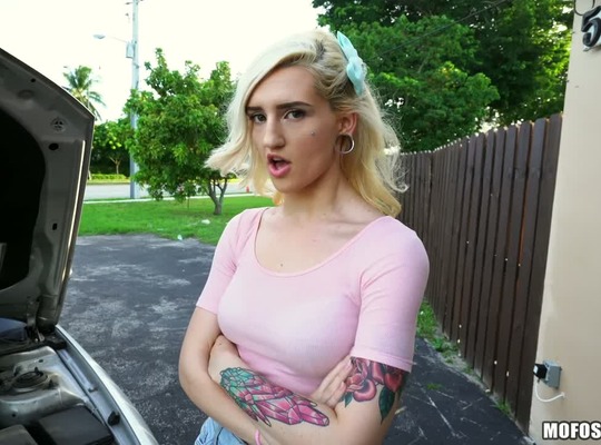 MOFOS2016-09-07纹身金发女郎的翘臀满是精液