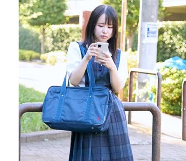 SRYA-086 ミニマムJ系の背後にツキマトイ、自宅へ侵入…。未成熟なマ●コを自分で弄りオナを盗撮。ぐっすり寝かせた後イラマ、足指舐めで肢体を堪