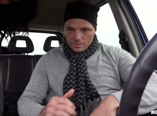 MOFOS2016-02-20被困美女报恩