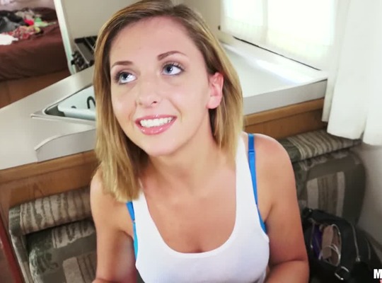 MOFOS2015-12-23俄亥俄辣妹在房车里被干了