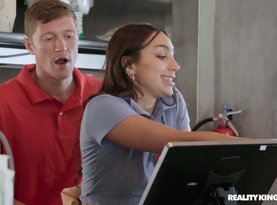 REALITYKINGS2023-11-14外卖奶子和尾巴