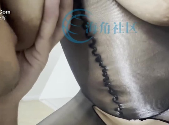 海角社区・与大奶姐姐在桌子上开干・姐姐喂我吃奶我喂姐姐吃肉棒