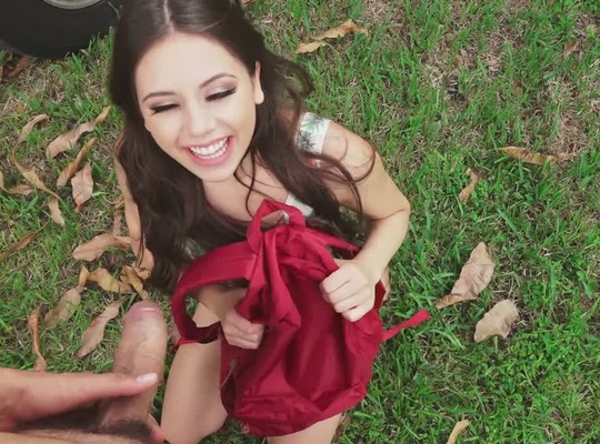 MOFOS2015-09-17可爱的少女在磨蹭一个阳具