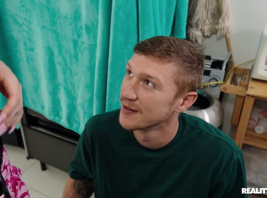 REALITYKINGS2023-10-26淫荡的理发师勾引男朋友