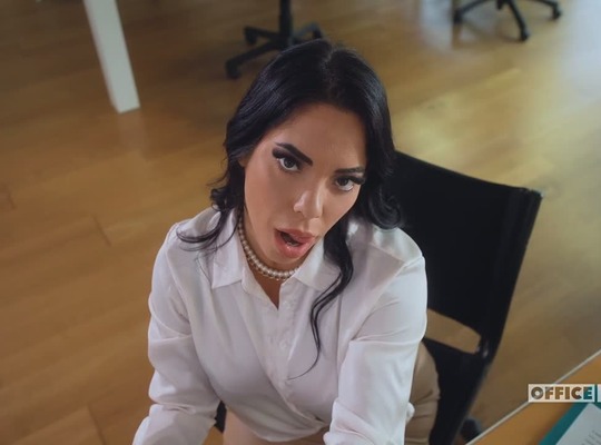 ITSPOV2026-04-08丰满的布鲁内特团队玩家梅根菲奥雷卢塞特