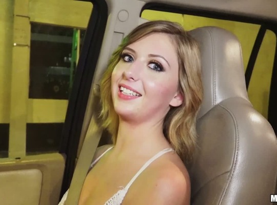 MOFOS2015-09-24调皮的青少年从后面被上了