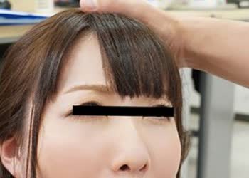 骑兵破解GS-336 ちびっ子女子社員パワハライラマ調教 身長が低いソソる女子社員を他の社員にバレないように仕事の合間に机の下に潜らせて毎日フェラさせて