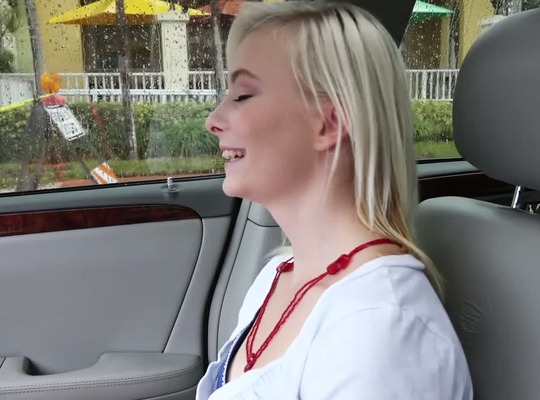 MOFOS2014-11-28南方的少年在车里拼命做事