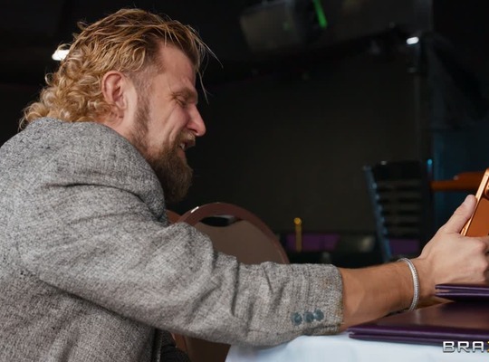 BRAZZERS2026-03-03猜是谁在晚餐时干的那种事