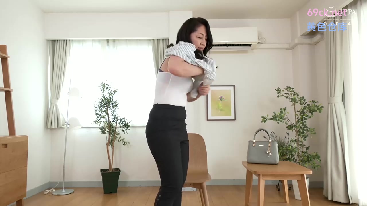 骑兵破解CVDX-451 モッチリ肉尻ぷるぷる太ももパンツスタイル熟女30人4時間