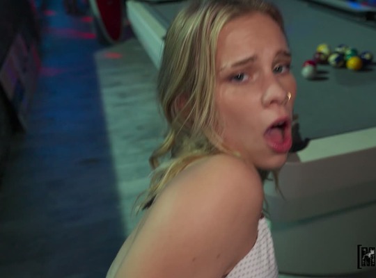 MOFOS2026-04-12比基尼酒吧乐趣