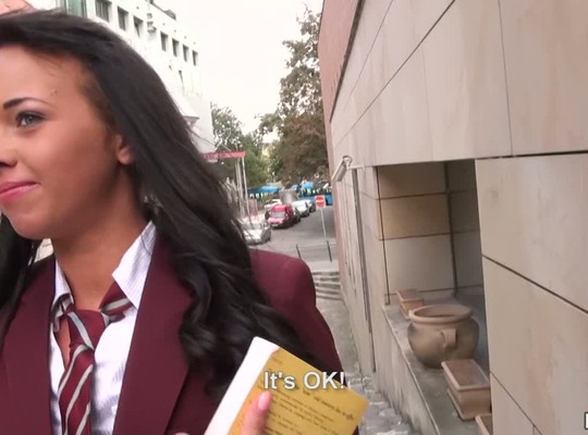 MOFOS2014-11-09业余女学生知道如何吸吮