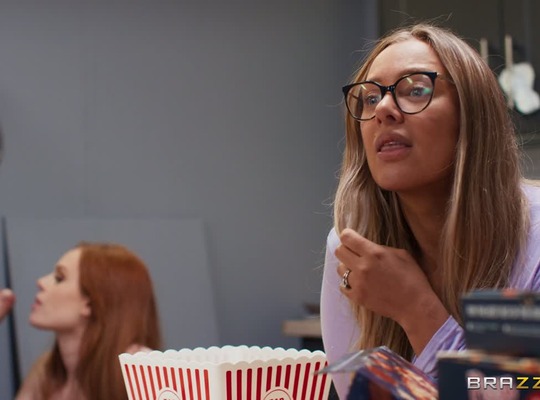 BRAZZERS2025-12-07猥琐的恶作剧的便携