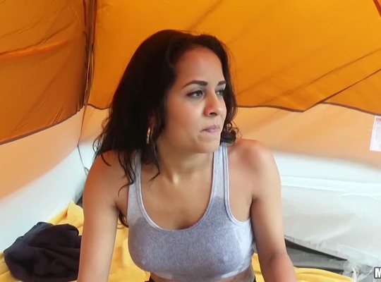 MOFOS2014-08-30雨淋的露营者拍摄性爱录像带