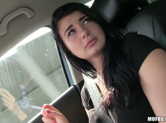 MOFOS2014-04-17诱骗被困的青少年