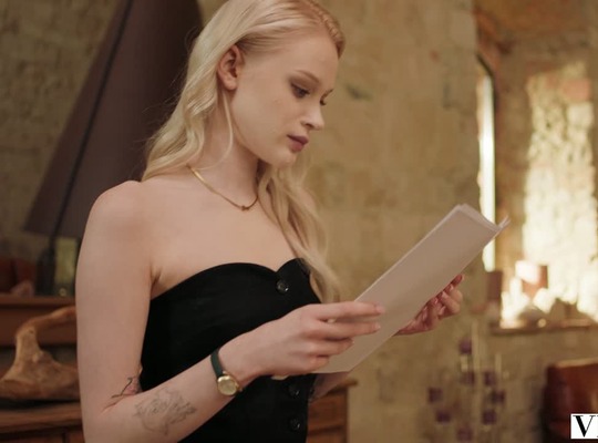 VIXEN2026-04-13完美的金发美女无法抵抗老板粗大的阳具