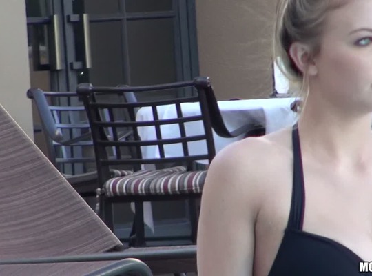 MOFOS2014-04-0969号房间提供全套服务