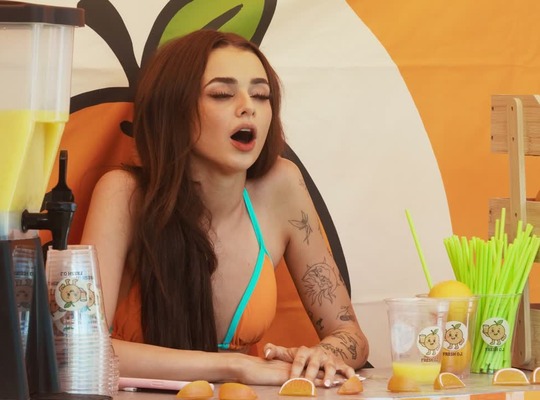 BRAZZERS2025-11-25大橙汁摊贩