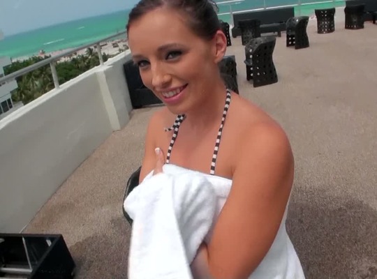 MOFOS2013-11-17在甜蜜套房里的性行为