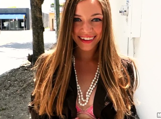 MOFOS2013-07-07公共美穴闪光