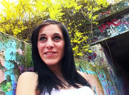 MOFOS2013-06-17在桥下买了她