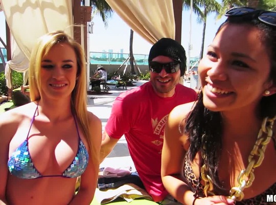 MOFOS2013-04-30贱女孩在愚人节恶作剧