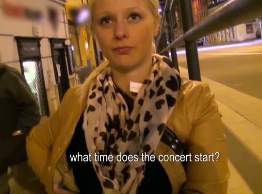 MOFOS2012-12-31翘臀在一个走廊里