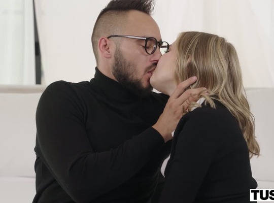 TUSHY2023-12-11肛交渴望的小可爱学生可可热衷于老师