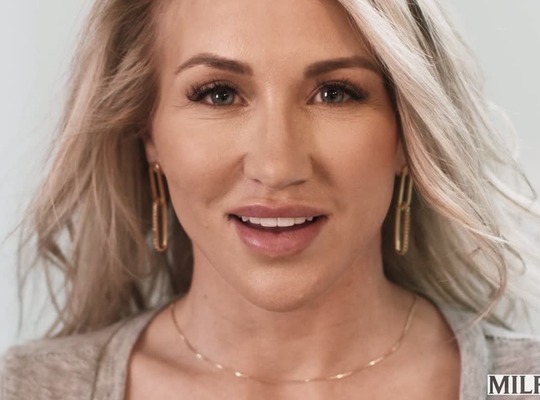 MILFY2024-07-11丰满的妈妈希迪打扫她儿子脏朋友的房间