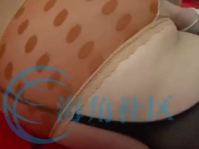 丈母娘看见姨夫大屌后想要勾引姨夫我把丈母娘拉进卧室一顿狂操