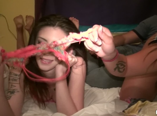 MOFOS2012-06-05淘气的睡衣派对