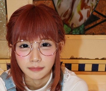 SIKA-050 彼氏に电话しながら激イキ絶叫3P