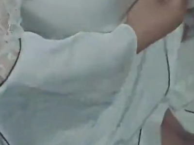大姨子女儿床操大姨子