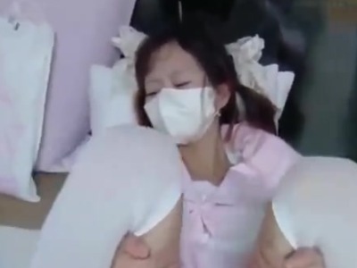 父女乱伦・淫欲反差萝莉美少女厨房做饭时被爸爸后入中出・困困狗