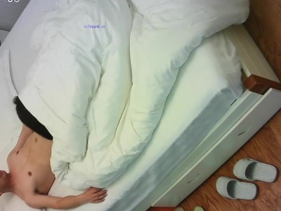 酒店偷拍人妻虽然中年出来偷情被其他男人当宝贝伺候