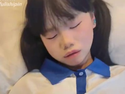 约啪调教极品清纯嫩妹下面太紧了每次抽插都被紧紧撑开都快被操哭了-鱼哥